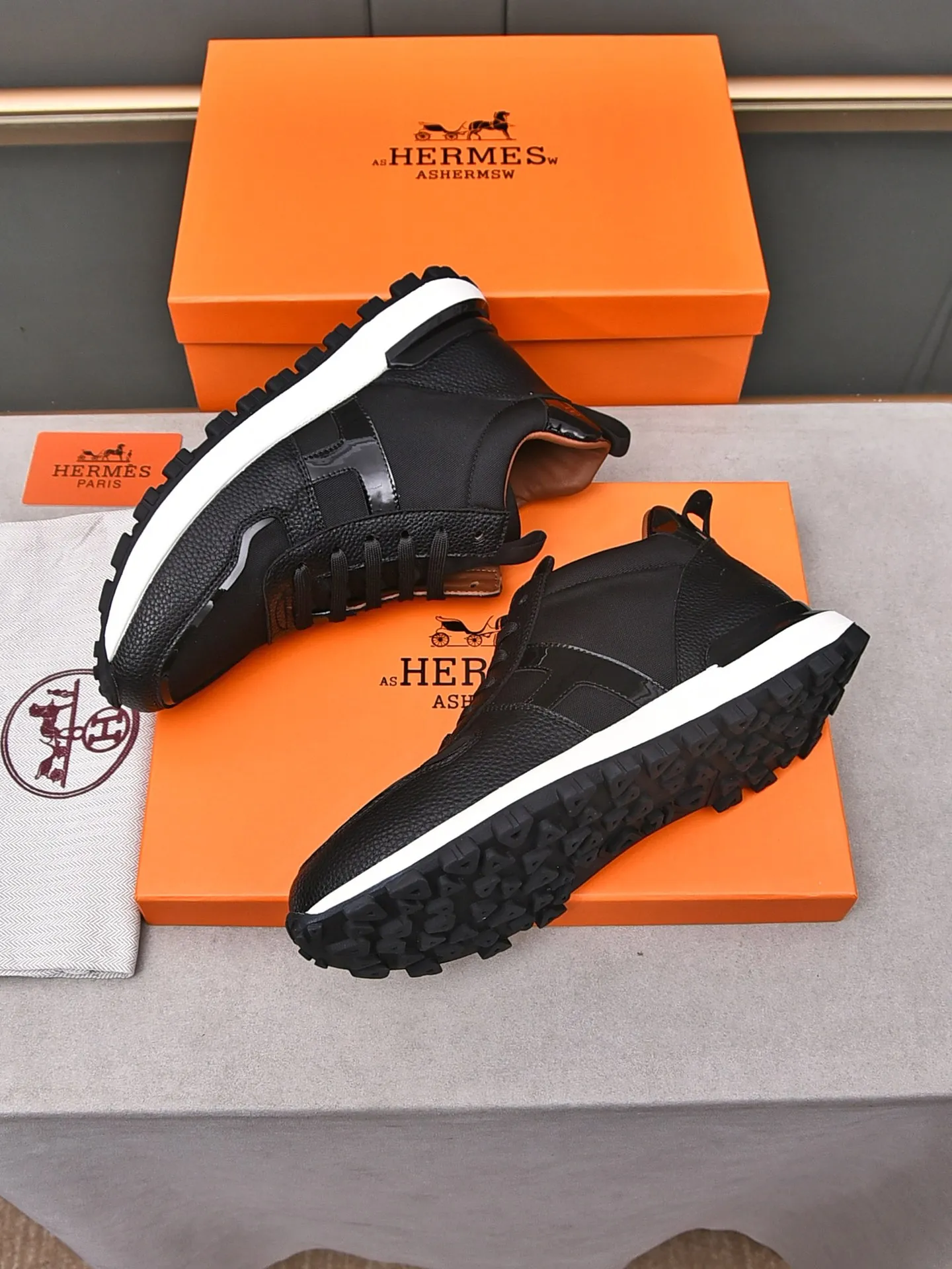 📛📛📛PPP480 (Hermes high-top)🆕Men's color-blocked sneakers, decorated with textured calfskin details. Spliced ​​with original cowhide, this shoe draws inspiration from the equestrian world, integrating technical details and practical functions. Breathable sheep lining, rubber wear-resistant outsole, high-end quality, every detail is perfectly combined! Size: 38-44 (45 can be customized)